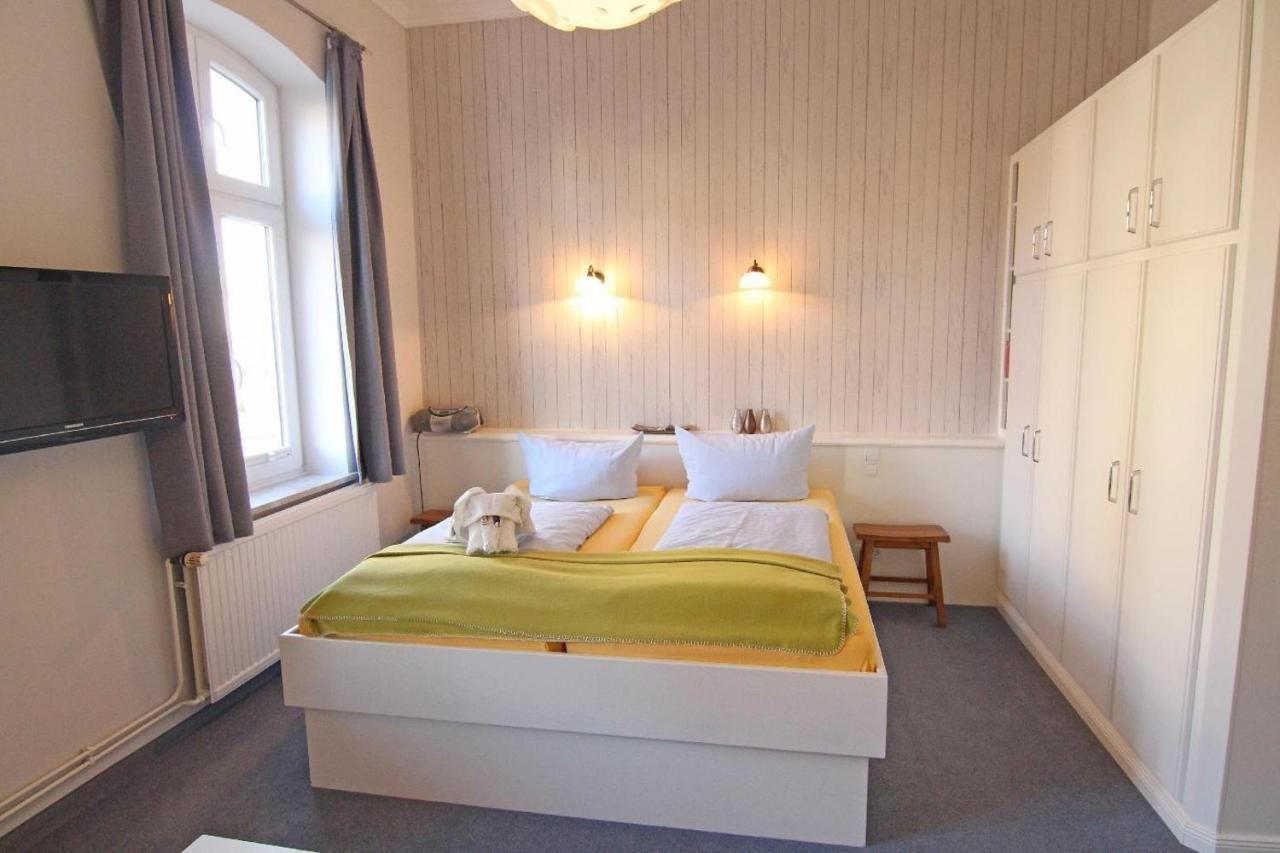 Kapitaenshaus-Lassen-Zimmer-Amistad Hotel Вестерланд Екстериор снимка